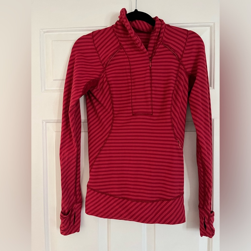 Lululemon women’s long sleeve top - size 6